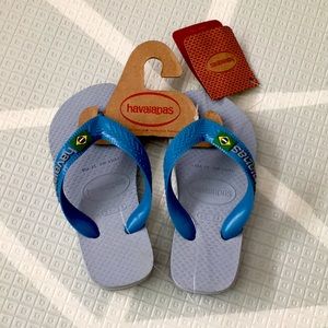 NWT HAVAIANAS kids size 9c ice grey slippers.